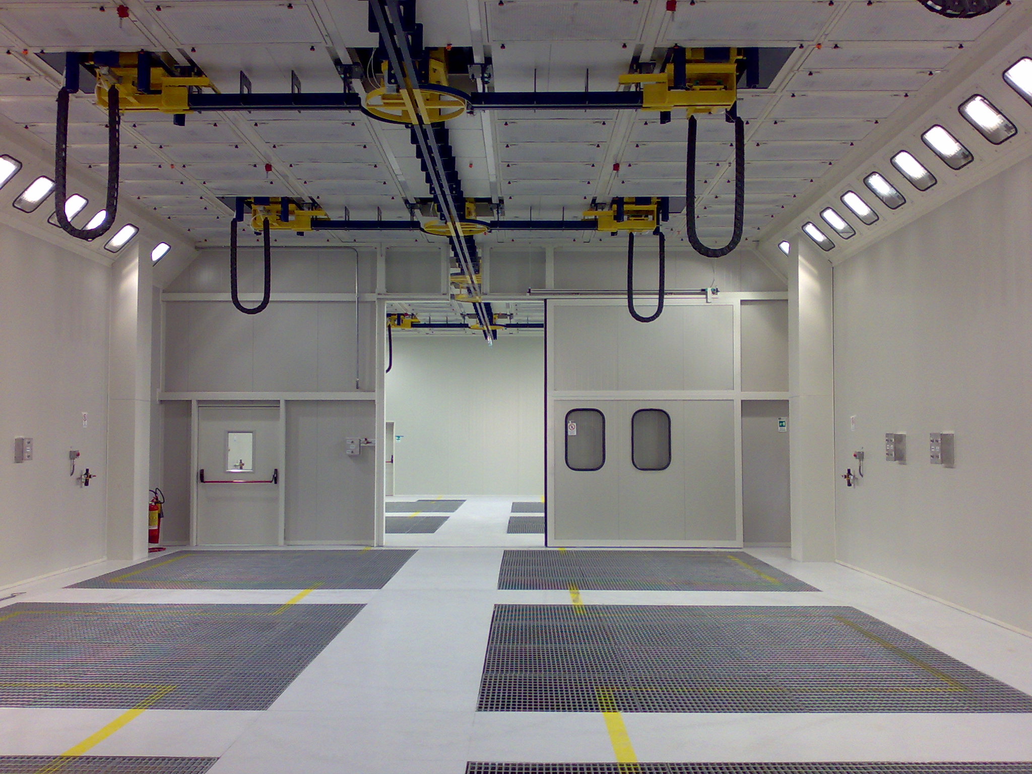 Vista interna preparazione e verniciatura