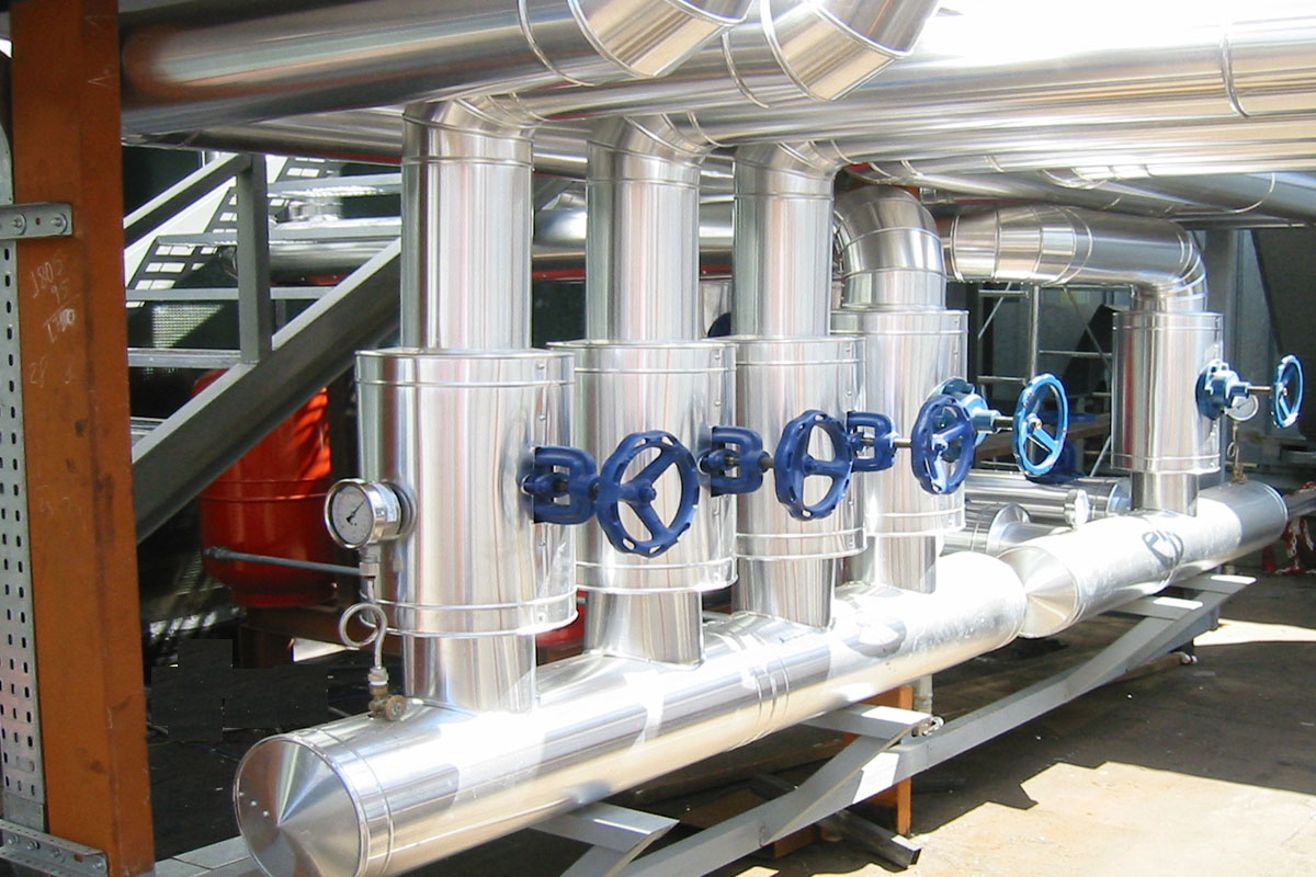 Particolare centrale di pompaggio fluido caldo