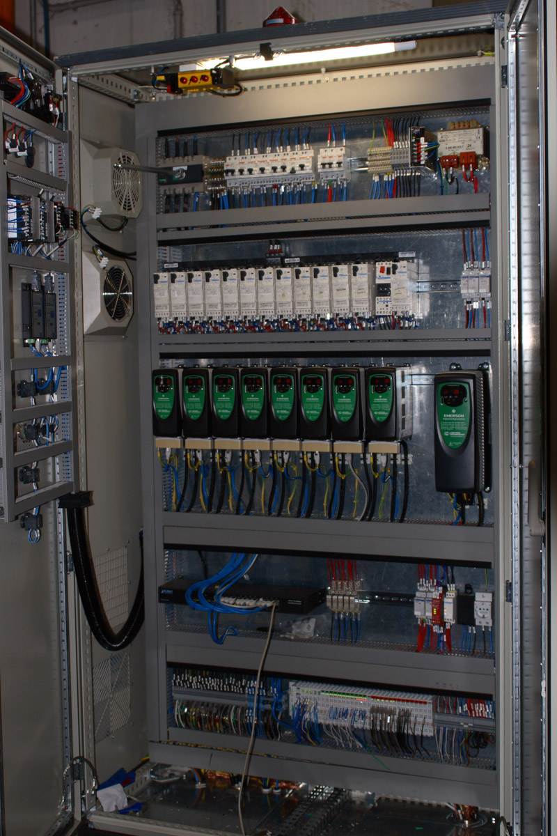 Particolare dei componenti del quadro di comando