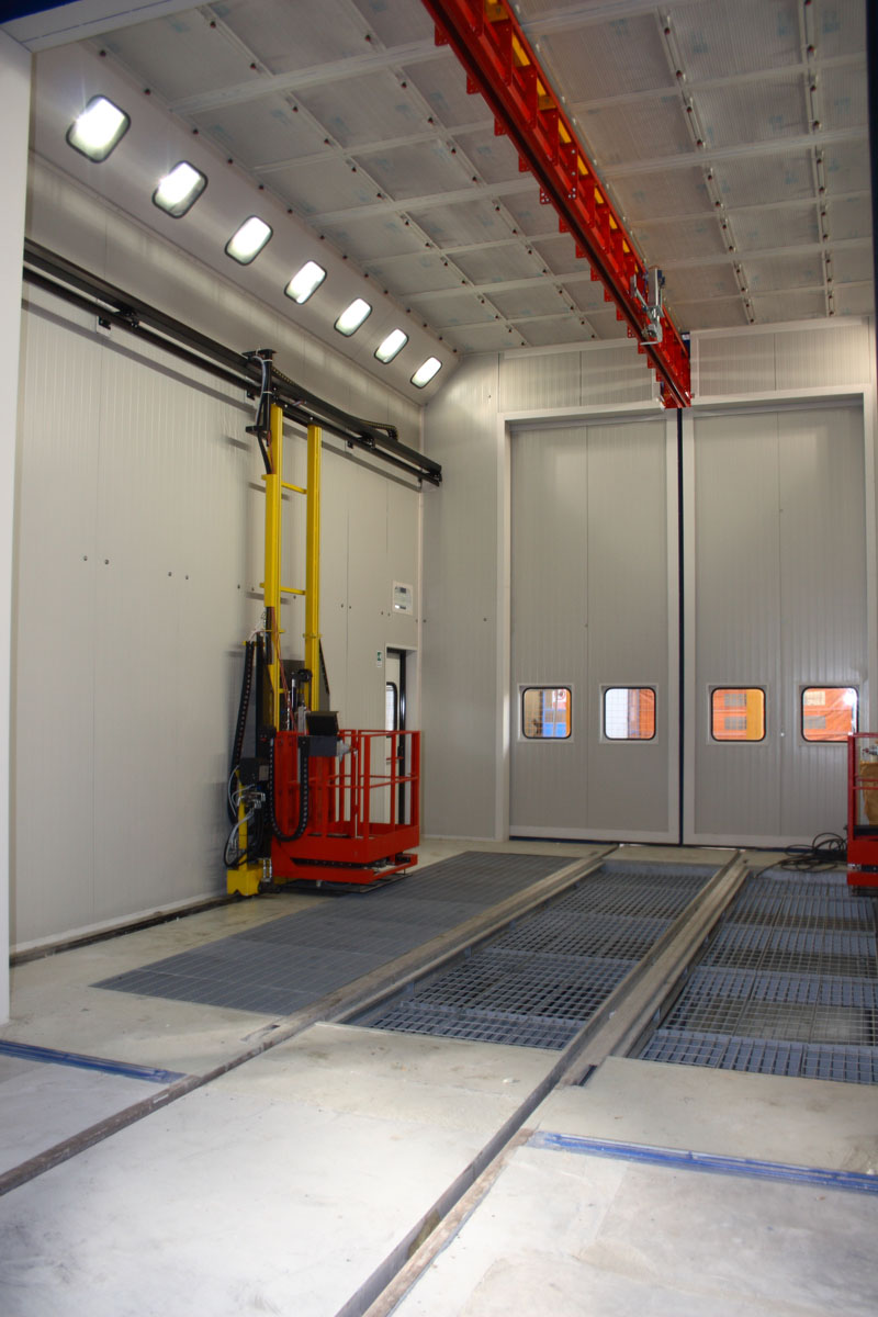 Vista interna con entrambe i paint-lift
