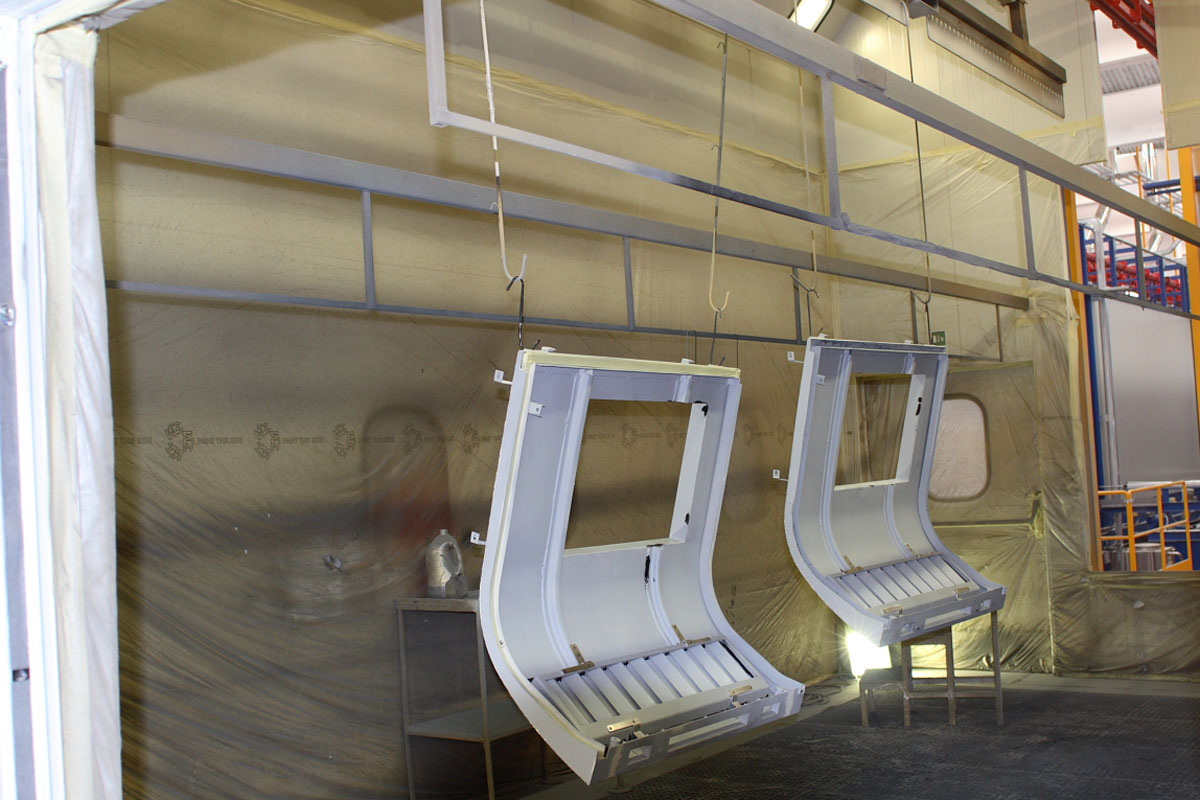 Cabina di verniciatura per vernici liquide